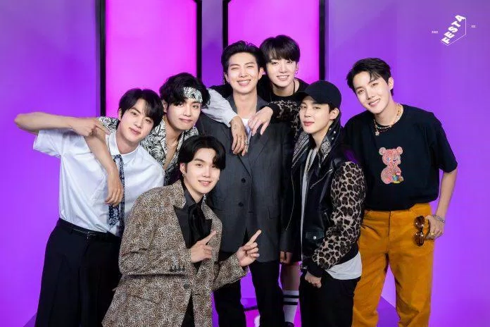 Thông tin về việc BTS tạm ngừng hoạt động nhóm đã giáng một đòn mạnh vào giá cổ phiếu của HYBE (Nguồn: Internet)