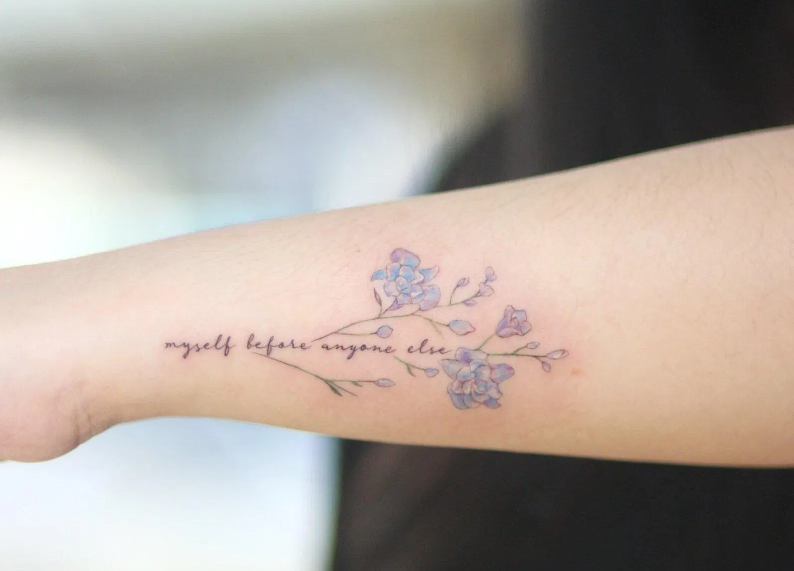 Hình xăm BTS lấy cảm hứng từ hoa Smeraldo. (Ảnh: Internet) Hình xăm BTS lấy cảm hứng từ hoa Smeraldo. (Ảnh: Internet)