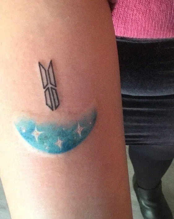 Hình xăm BTS: Logo BTS & ARMY (Ảnh: Internet) Hình xăm BTS: Logo BTS & ARMY (Ảnh: Internet)