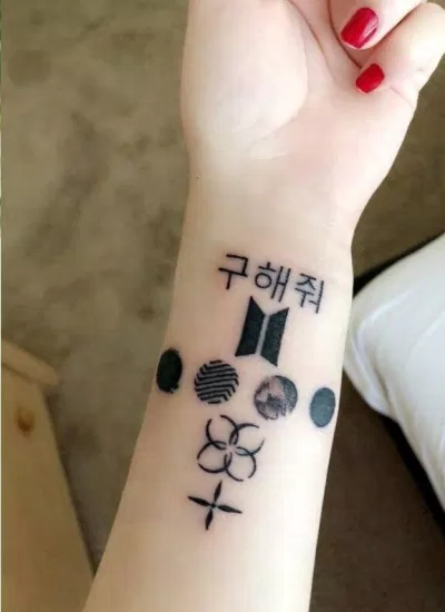 Hình xăm BTS lấy cảm hứng từ logo Wings. (Ảnh: Internet) Hình xăm BTS lấy cảm hứng từ logo Wings. (Ảnh: Internet)