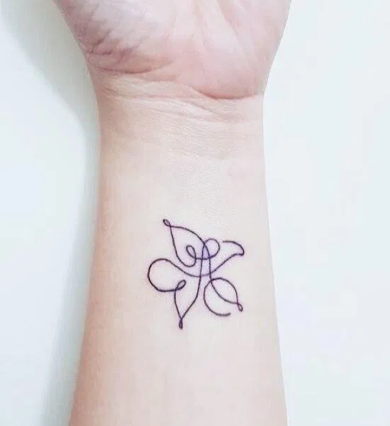 Hình xăm BTS lấy cảm hứng từ hoa Smeraldo. (Ảnh: Internet) Hình xăm BTS lấy cảm hứng từ hoa Smeraldo. (Ảnh: Internet)