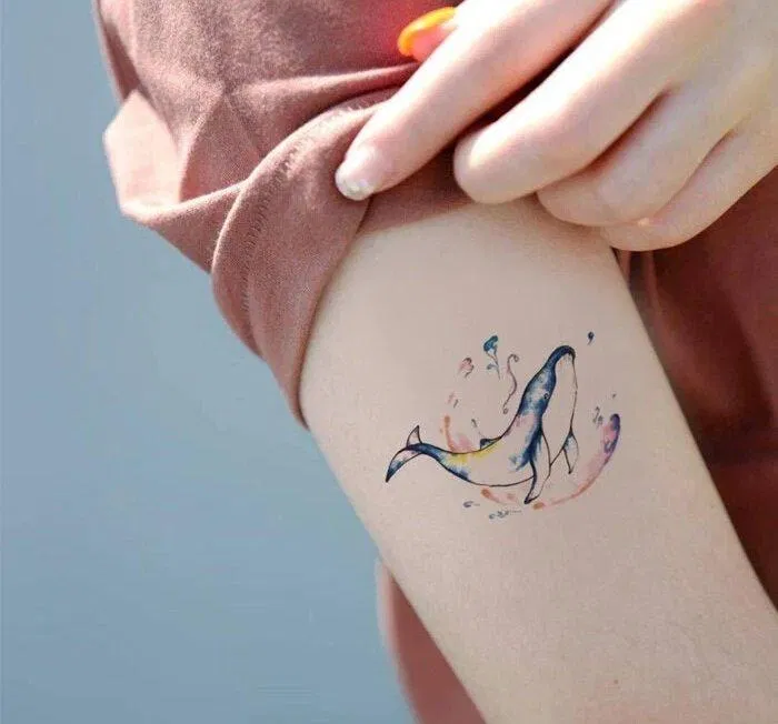 Hình xăm BTS: Cá voi cô đơn. (Ảnh: Internet) Hình xăm BTS: Cá voi cô đơn. (Ảnh: Internet)