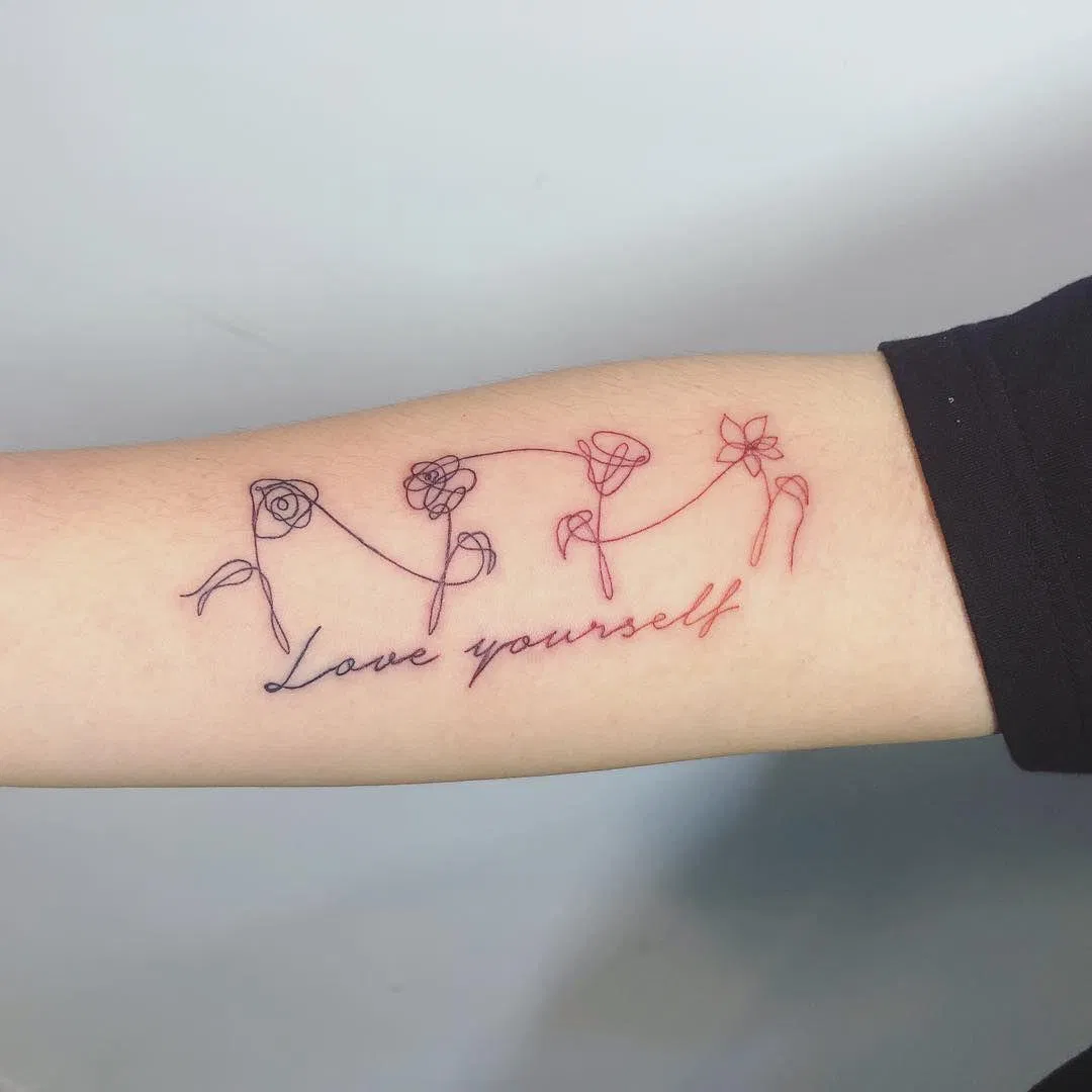 Hình xăm BTS với ý tưởng những bông hoa Love Yourself. (Ảnh: Internet) Hình xăm BTS với ý tưởng những bông hoa Love Yourself. (Ảnh: Internet)