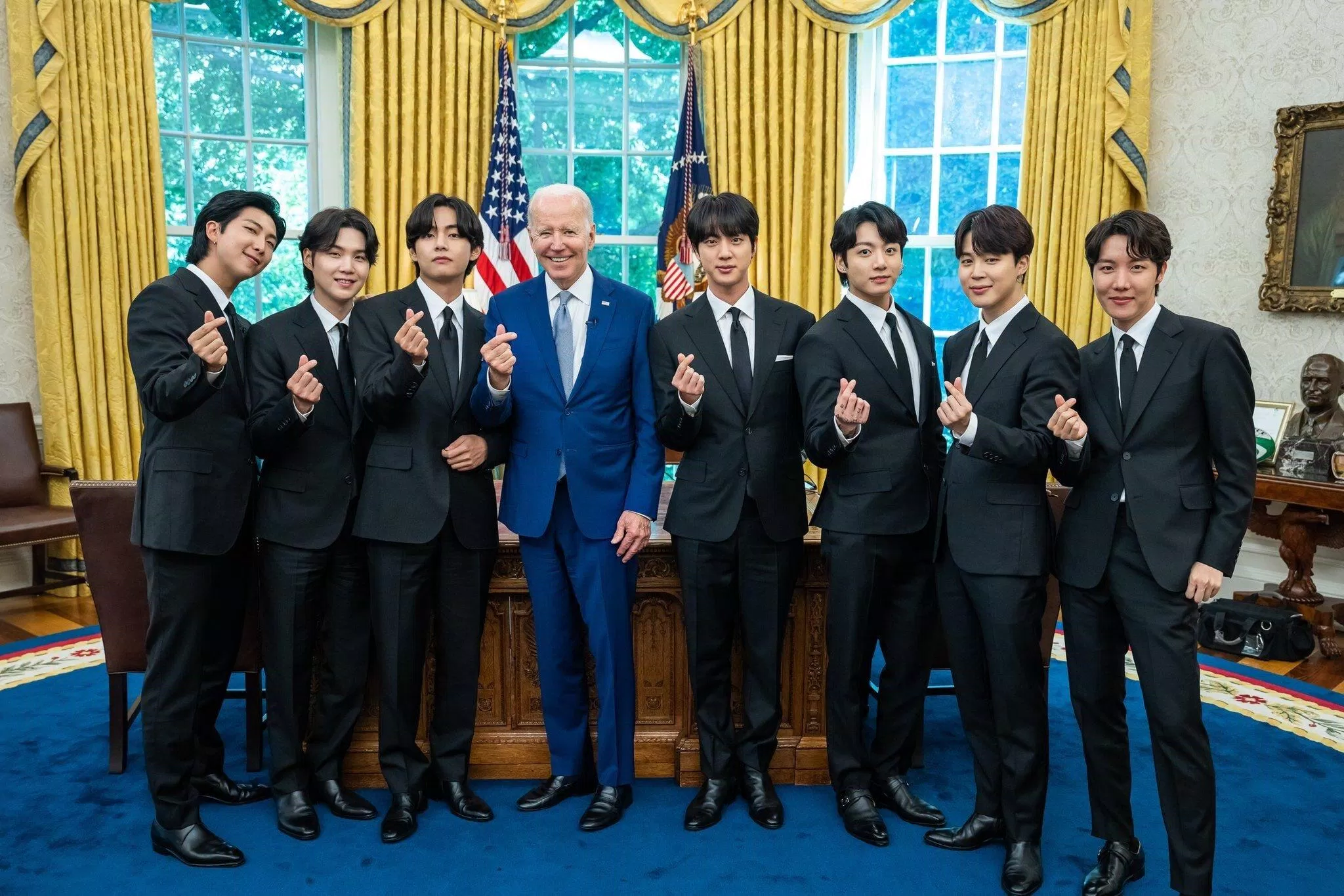 BTS cùng Tổng thống Mỹ Joe Biden (Nguồn: Internet)