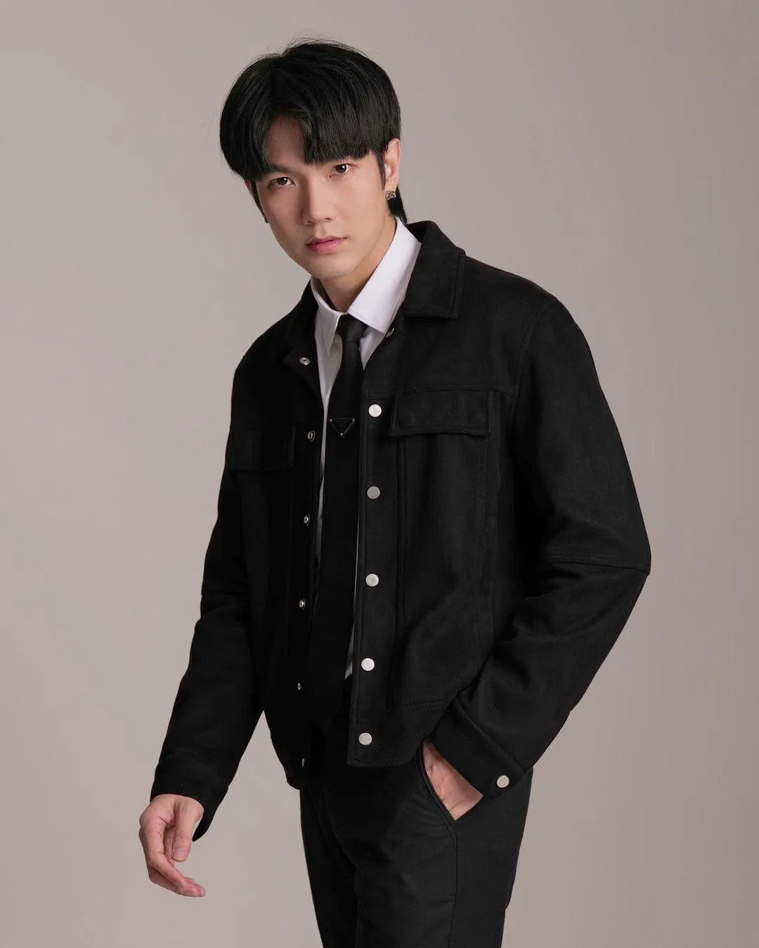 Build nổi tiếng qua vai Pete trong series đình đám "KinnPorsche" (Ảnh: Internet)