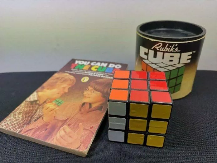Cuốn sách hướng dẫn cách xoay rubik (Nguồn: Internet) Cuốn sách hướng dẫn cách xoay rubik (Nguồn: Internet)