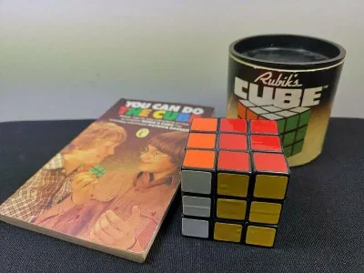 Cuốn sách hướng dẫn cách xoay rubik (Nguồn: Internet) Cuốn sách hướng dẫn cách xoay rubik (Nguồn: Internet)