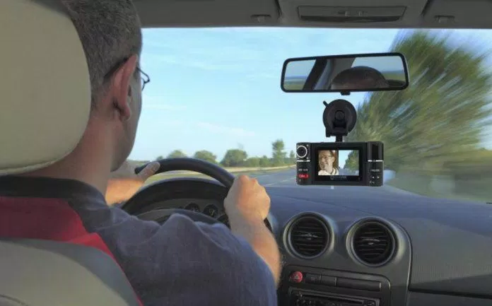 Lái xe dễ dàng hơn khi có camera hành trình (Ảnh: Internet). Lái xe dễ dàng hơn khi có camera hành trình (Ảnh: Internet).