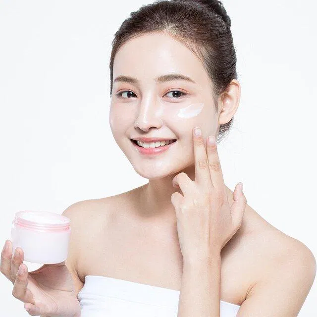 Dưỡng ẩm là tiền đề để nuôi dưỡng da khỏe mạnh Dưỡng ẩm là tiền đề để nuôi dưỡng da khỏe mạnh