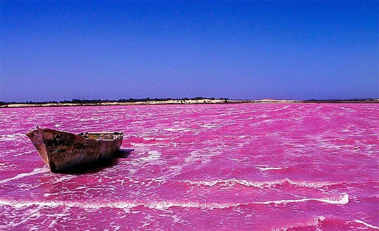 Hồ Retba (Ảnh: Internet)