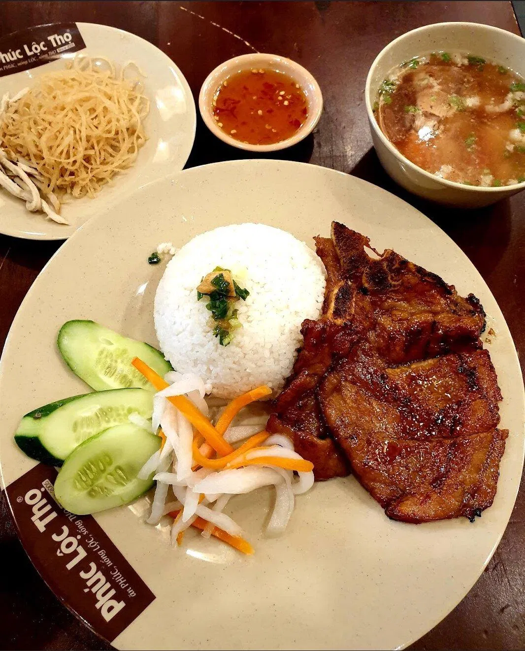 Cơm tấm sườn của quán. (Ảnh: Internet)