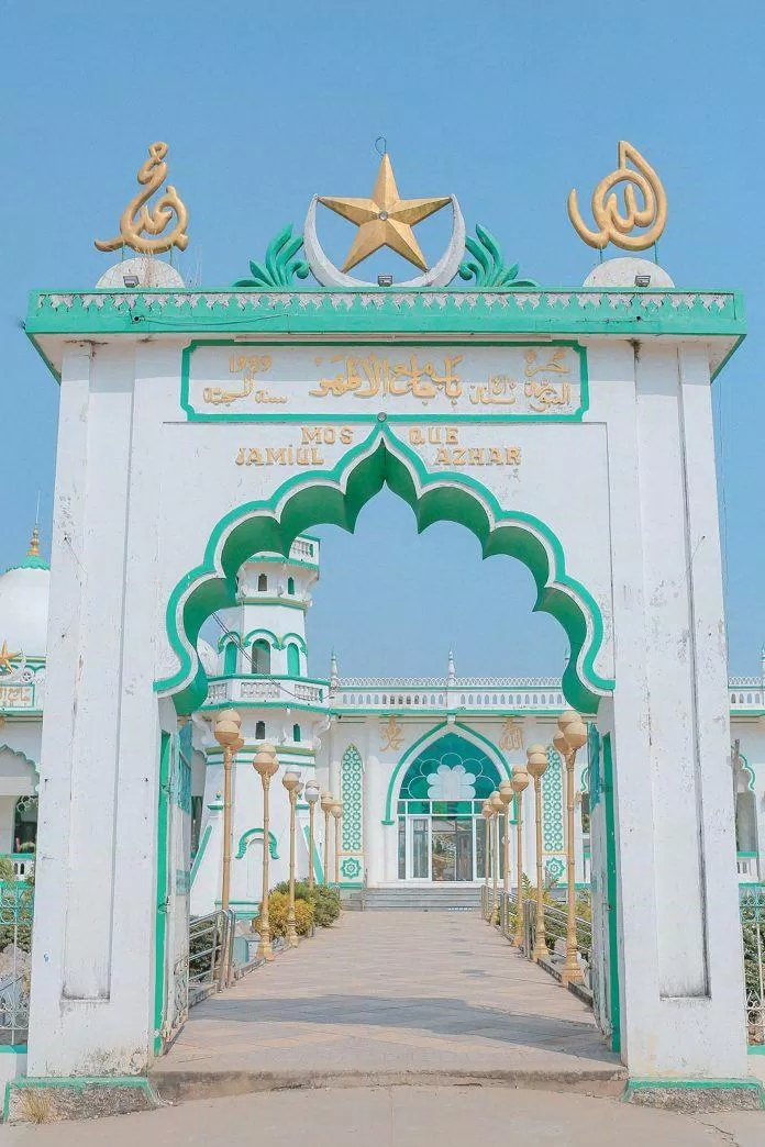 Bên trong thánh đường jamiul-azhar-mosque (ảnh: Trường Vũ Trần)