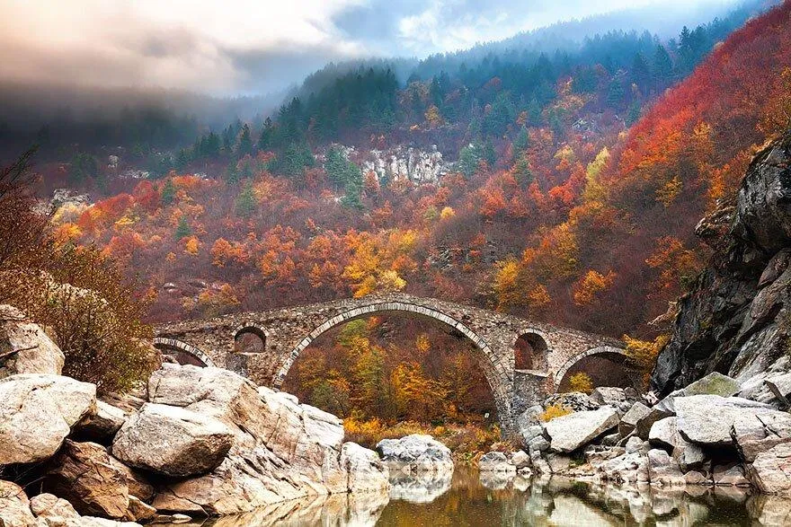 Cây cầu Devil's Bridge ở Rhodope Mountains, Bulgaria (Nguồn: Internet) Những cây cầu huyền ảo trông như cách cổng dẫn đến thế giới khác đẹp độc lạ độc-lạ Những cây cầu huyền ảo thế giới Trung Quốc