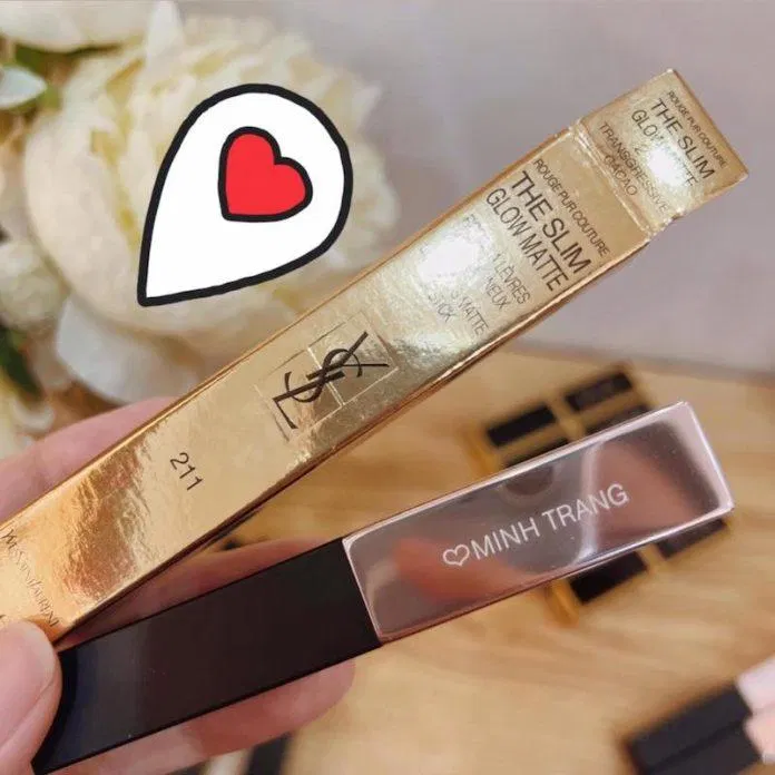 Dịch vụ khắc tên của YSL giúp mỗi thỏi son có thương hiệu riêng (Ảnh: Internet)
