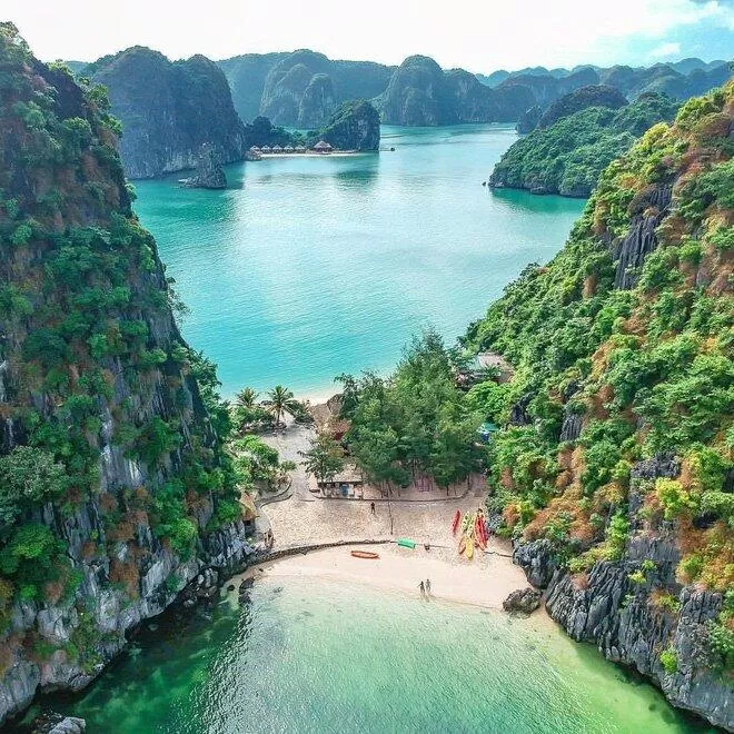 Vịnh Lan Hạ - cảnh đẹp mê đắm lòng người