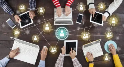 Giao tiếp qua mạng không thể bằng ngoài đời thật (Nguồn: Internet) Giao tiếp qua mạng không thể bằng ngoài đời thật (Nguồn: Internet)