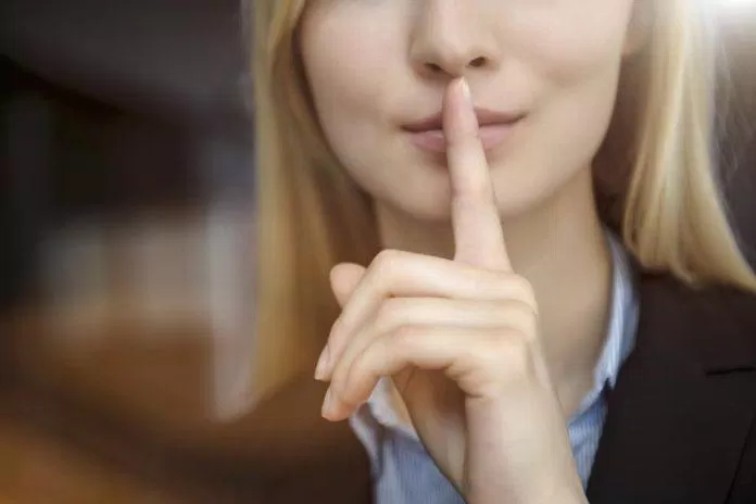 Một người bạn tốt là biết giữ bí mật cho đối phương. (Ảnh: Internet) Một người bạn tốt là biết giữ bí mật cho đối phương. (Ảnh: Internet)