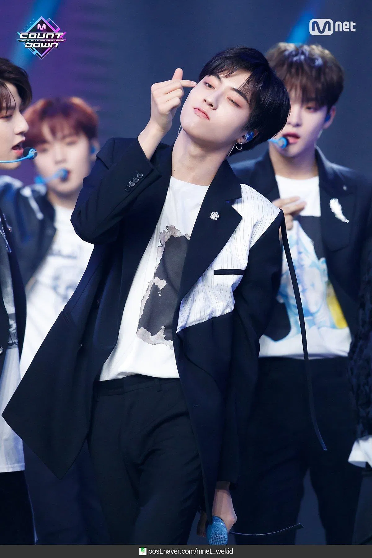 Nam idol luôn cháy hết mình trên sân khấu (Ảnh: Internet)