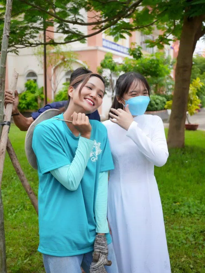 Top 5 Hoa hậu Hoàn vũ Việt Nam 2017: Người tỏa sáng viên mãn Bùi Hằng Bùi Thanh Hằng H'hen Niê Hoa hậu Hoàn vũ Hoa hậu Hoàn vũ Việt Nam Hoa hậu Hoàn vũ Việt Nam 2017 Hoàng Thùy Mây Thùy Miss Universe Người mẫu Việt Nam Thanh Hằng Fashion Pepper Linh Pepper Ngọc Linh tỏa sáng trong top 5 top 5 Hoa hậu Hoàn vũ Việt Nam trời sinh một cặp Vietnam's Next Top Model