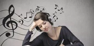 Nghe nhạc khi học bài để đạt hiệu quả cao hơn (Nguồn: Internet)