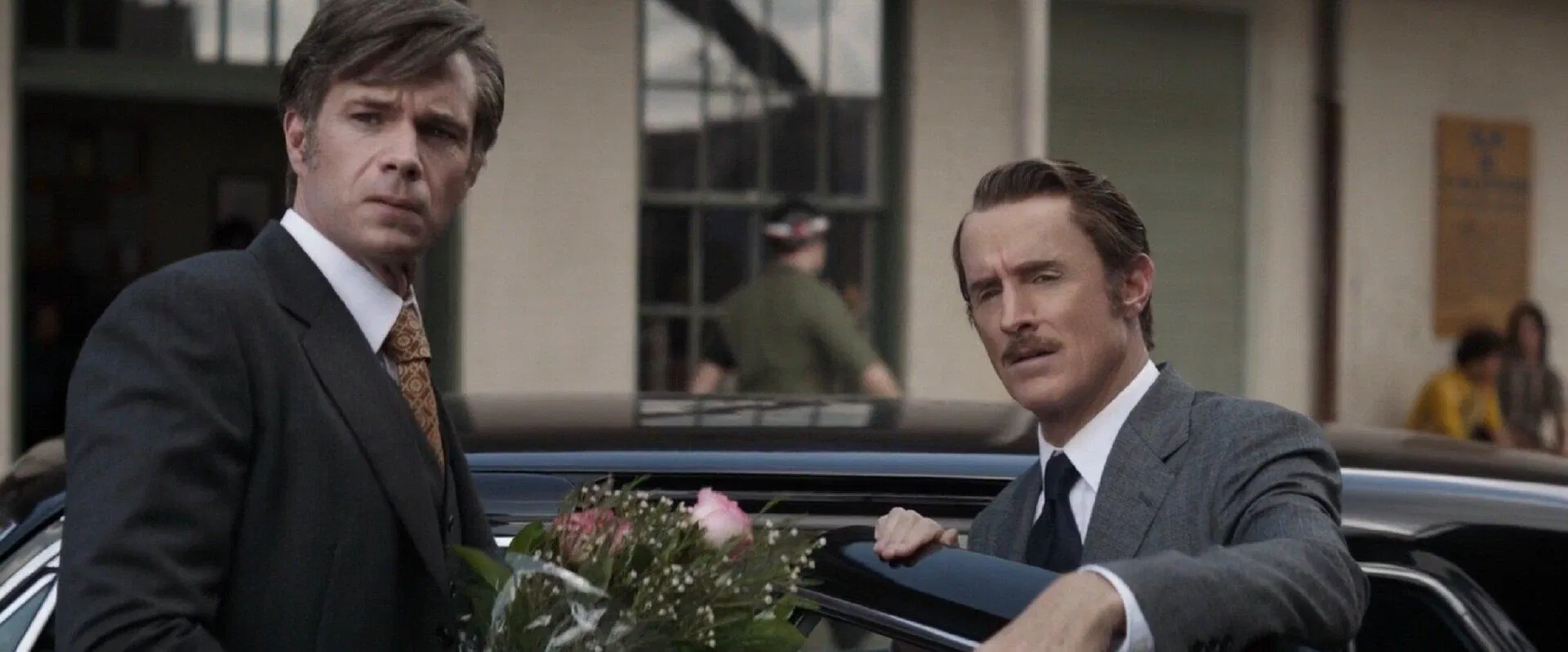 Jarvis (bên trái) và cha của Tony Stark (bên phải) trong Endgame (Nguồn: Internet) Jarvis (bên trái) và cha của Tony Stark (bên phải) trong Endgame (Nguồn: Internet)