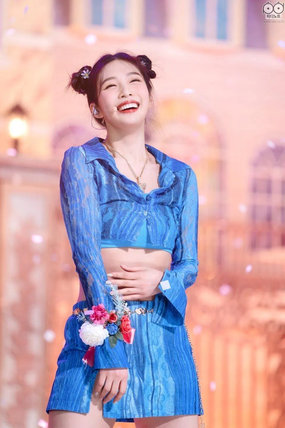 Joy (Red Velvet) ngôi sao K-Pop là lý do khiến buộc tóc hai bên trở thành kiểu tóc xu hướng mùa hè. (Nguồn: Internet)