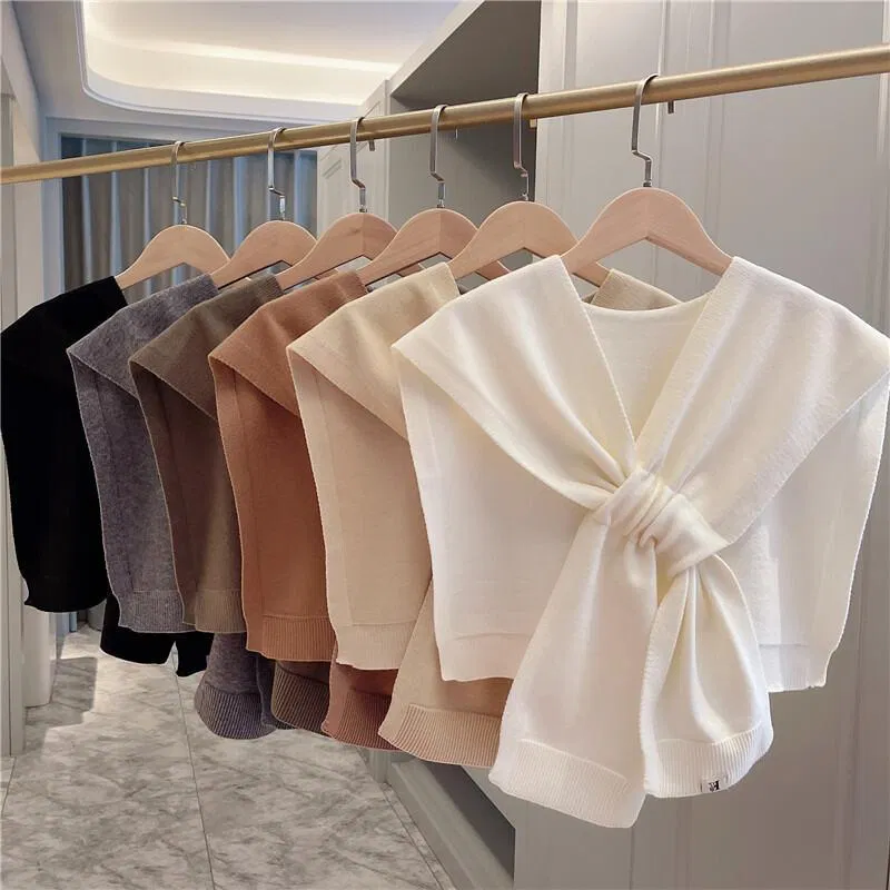 Khăn quàng cổ không chỉ có mỗi khăn len quấn nhiều vòng. Nguồn: internet