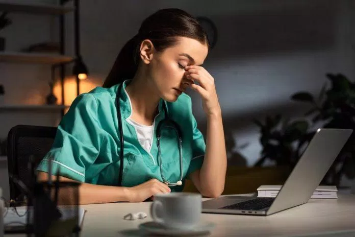 Làm việc đêm khiến cho nhịp sinh học bị thay đổi (Ảnh: Internet). Làm việc đêm khiến cho nhịp sinh học bị thay đổi (Ảnh: Internet).