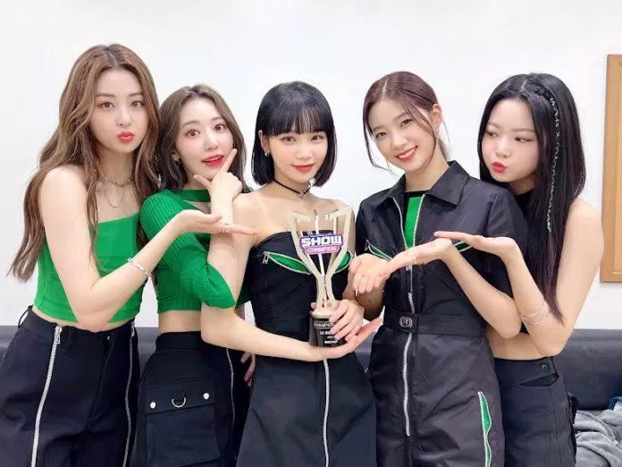 Yunjin, Sakura, Chaewon, Kazuha, and Eunchae (Ảnh: Internet)