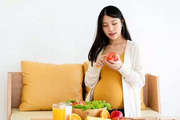 Trong thời kỳ mang thai phải thật cẩn thận trong quá trình ăn uống (Ảnh: Internet). Trong thời kỳ mang thai phải thật cẩn thận trong quá trình ăn uống (Ảnh: Internet).