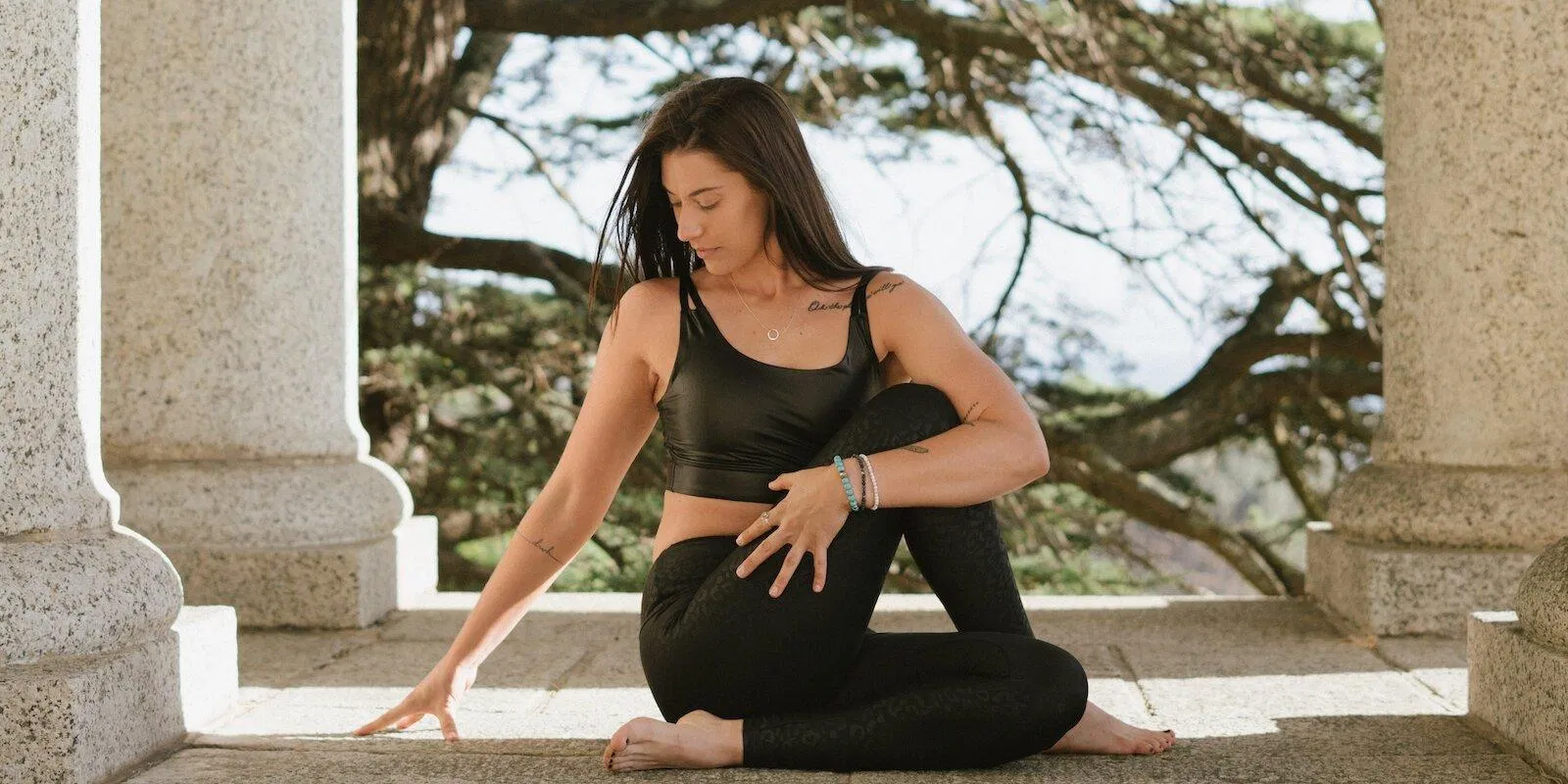 Tập yoga trước khi thiền (Ảnh: Internet) Tập yoga trước khi thiền (Ảnh: Internet)