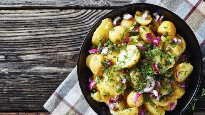 Salad khoai tây với rau thơm (Ảnh: Internet). Salad khoai tây với rau thơm (Ảnh: Internet).
