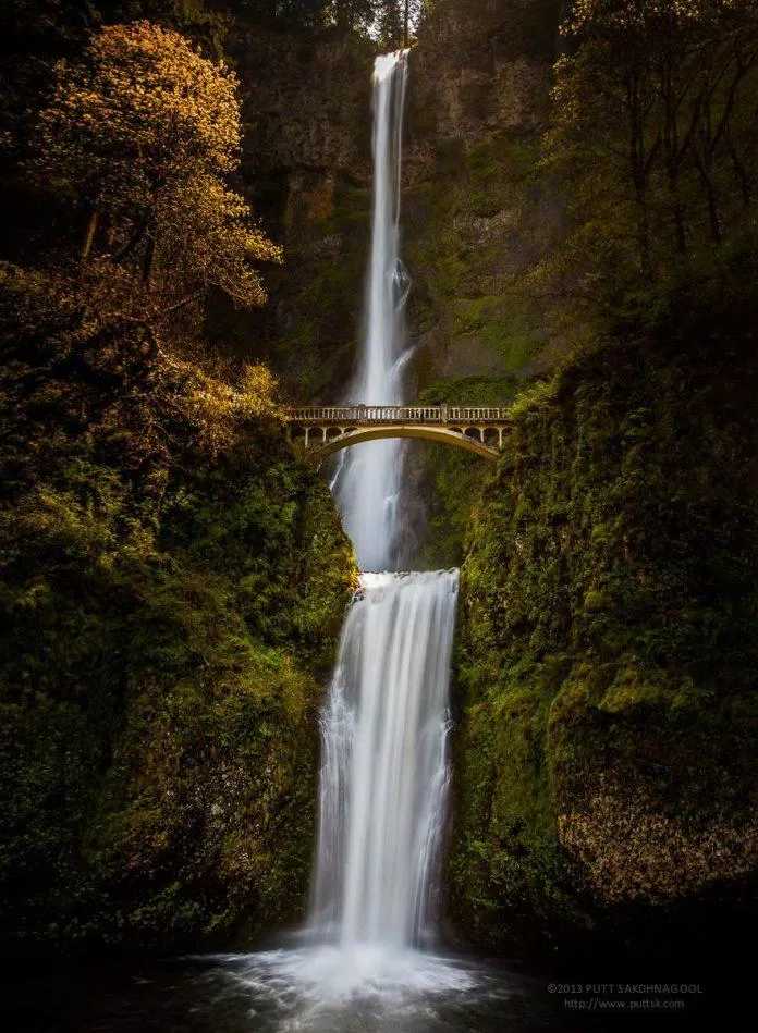 Cầu ở thác Multnomah tại bang Oregon, Mỹ (Nguồn: Internet)