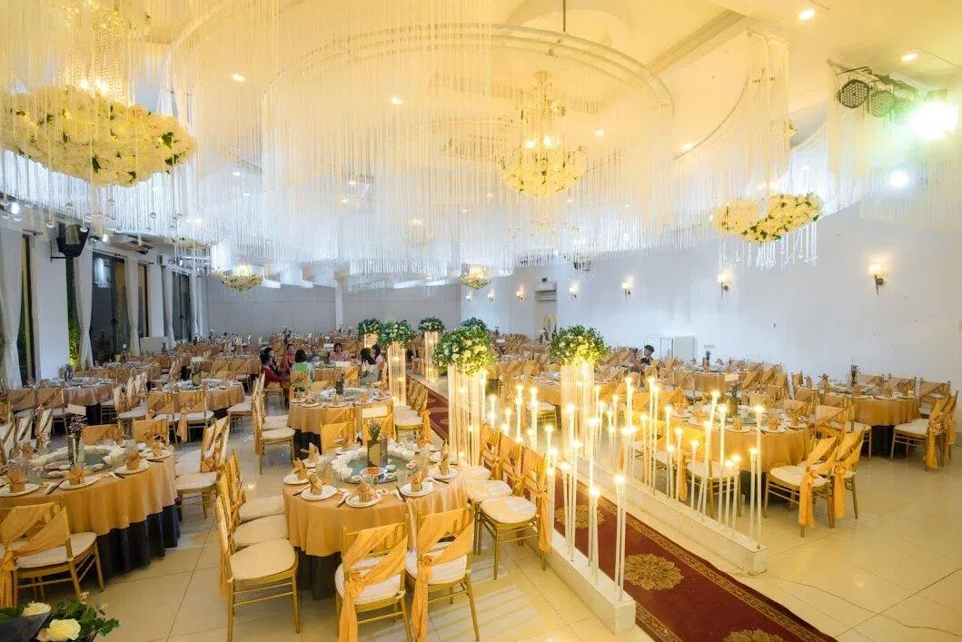 Sảnh tiệc cưới vô cùng sang trong và lung linh của trung tâm. (Ảnh: Internet)