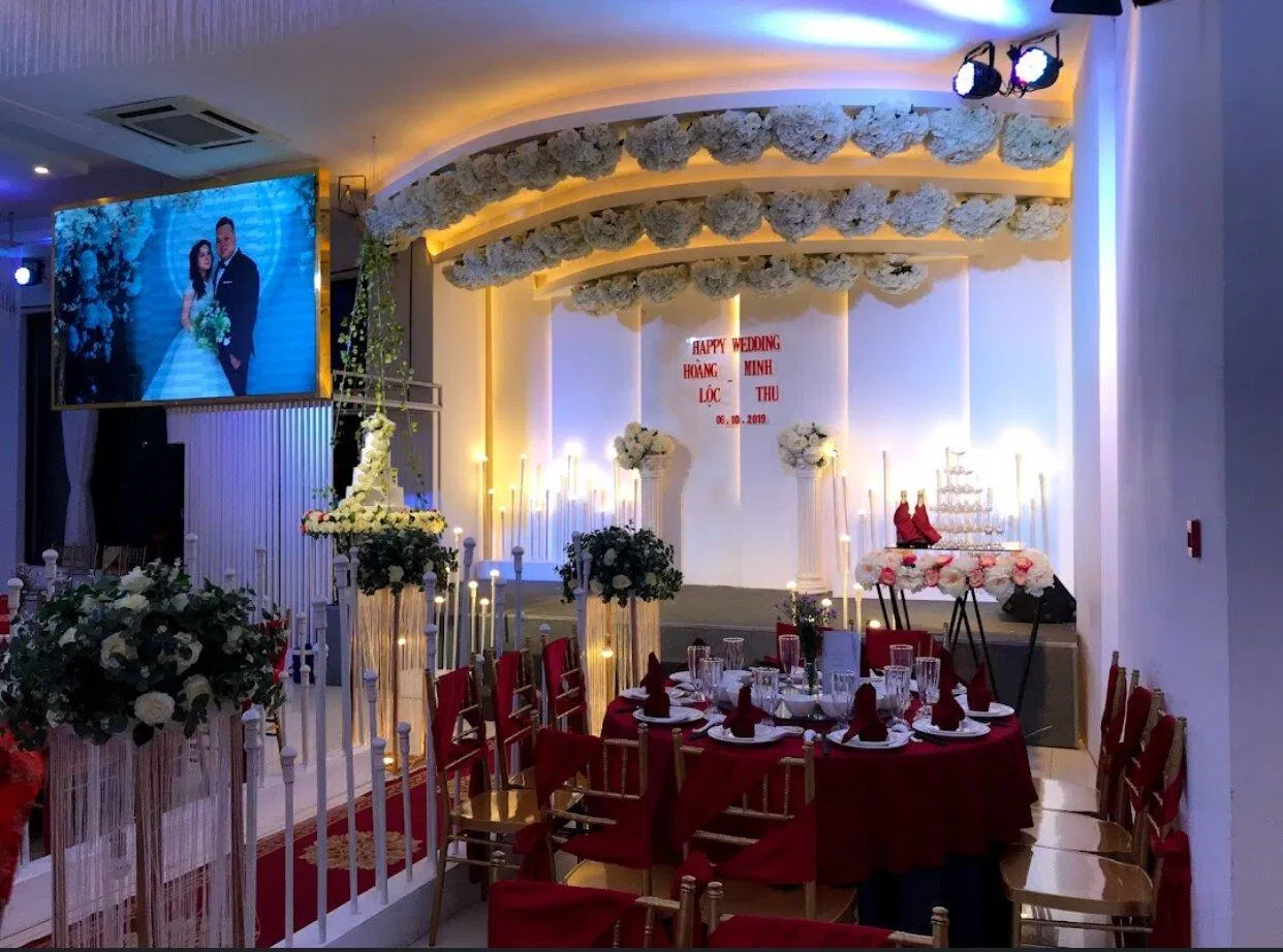 Sân khấu tại sảnh của tiệc cưới. (Ảnh: Internet)