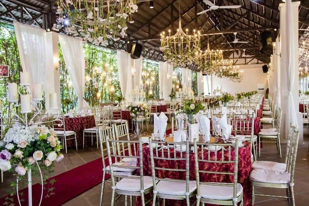 Không gian tiệc cưới ngoài trời vô cùng lãng mạn. (Ảnh: Internet)