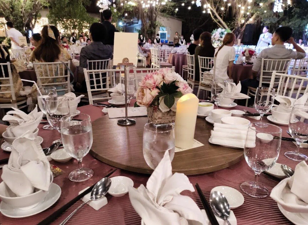 Bàn tiệc được trang trí vô cùng sang trọng. (Ảnh: Internet)