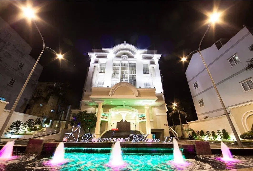 Toàn cảnh của trung tâm tiệc cưới nhìn từ xa. (Ảnh: Internet)