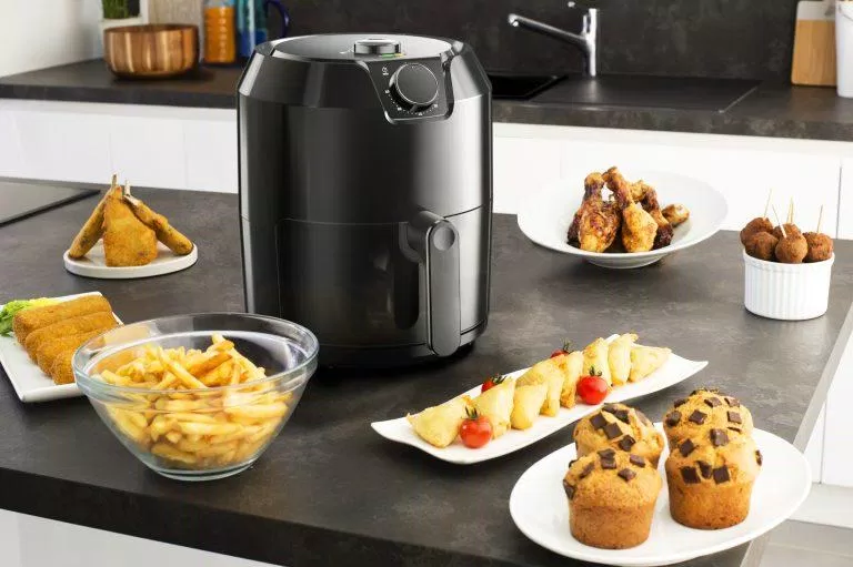 Tefal EY2018 là một lựa chọn an toàn với giá cả trung bình và dung tích cho gia đình 4 người (Nguồn: Internet)