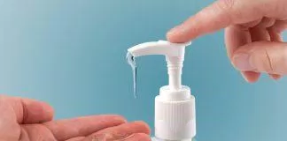 Rửa tay quá nhiều khiến da tay bị khô (Ảnh: Internet).