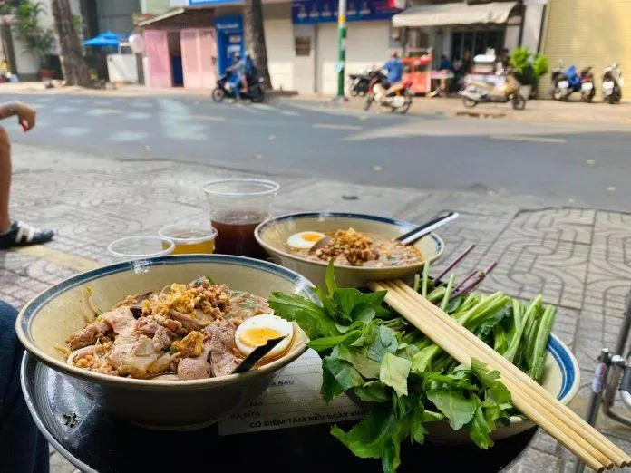 Hương vị của quán Hủ tiếu Pi Thai được hầm từ 100% vị bò nguyên chất không chứa mì chín mang đến có vị thơm ngọt tự nhiên cùng với vị chua cay của Tomyum (nguồn: Internet)