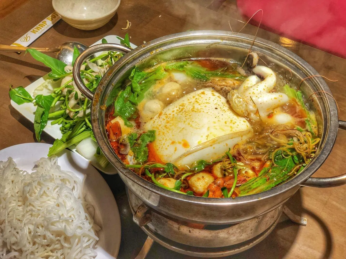 Top 10 quán nhậu ngon, sạch, đẹp ở Đà Lạt: Địa điểm lý tưởng để chill Barn House BBQ Beer Đà Lạt Fungi Chingu Chợ Đêm gia đình Khap Bun Kha lẩu bò Lẩu gà lá é Tao Ngộ nhà hàng Nhà hàng The May Quán 33 ốc nhồi thịt quán ăn Quán ăn gia đình bia lạnh Tuyền Quán ăn Hải mập Quán Gió quán nhậu quán nhậu đà lạt Quán Xưa Lẩu bò Atiso thông tin Top 10