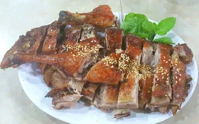 Vịt cỏ Vân Đình là món chính của Huyền Vịt quán (Nguồn:Internet)