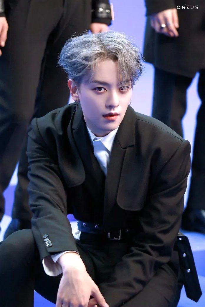 Ravn (ONEUS) thần tượng K-Pop xuất hiện trên Quảng cáo trước khi ra mắt. (Nguồn: Internet)