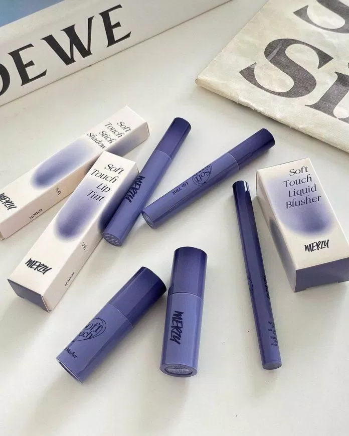 Merzy Soft Touch Lip Tint với tone màu xanh tím trendy (Nguồn: Internet)