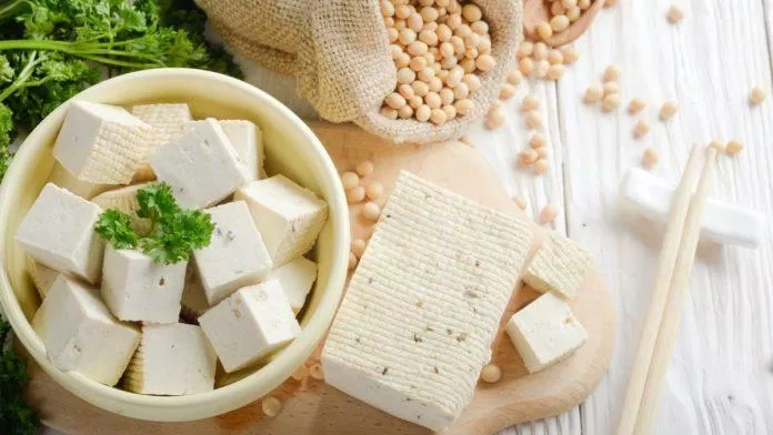 Salad đậu phụ với đậu gà là công thức hoàn hảo nhất (Ảnh: Internet). Salad đậu phụ với đậu gà là công thức hoàn hảo nhất (Ảnh: Internet).