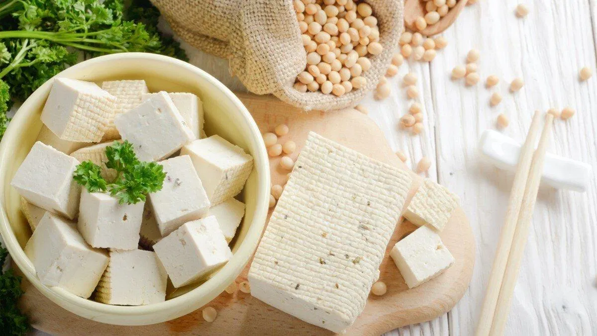 Salad đậu phụ với đậu gà là công thức hoàn hảo nhất (Ảnh: Internet).