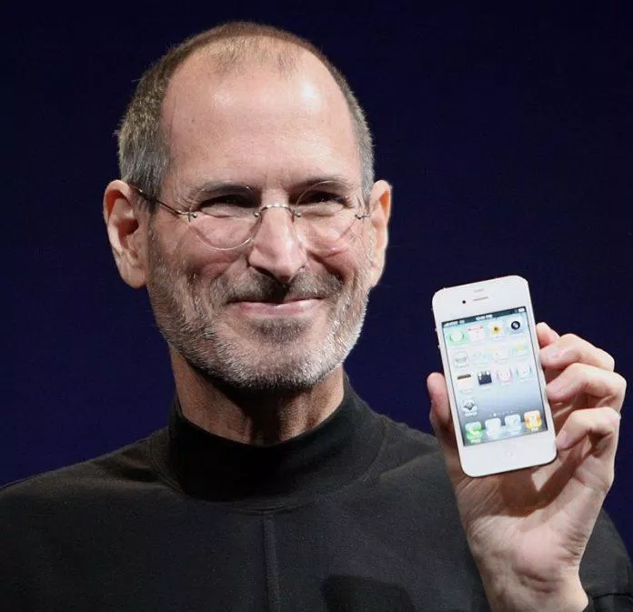 Steve Jobs là người đã thay đổi thế giới với chiếc điện thoại iPhone (Ảnh: Internet).