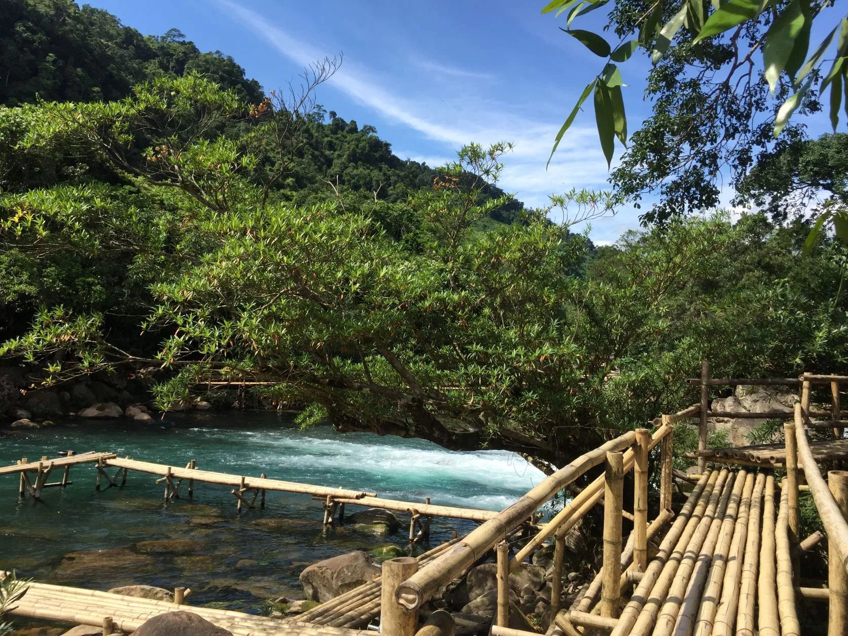 Suối Mooc. (Ảnh: Kim Cúc) Suối Mooc. (Ảnh: Kim Cúc)