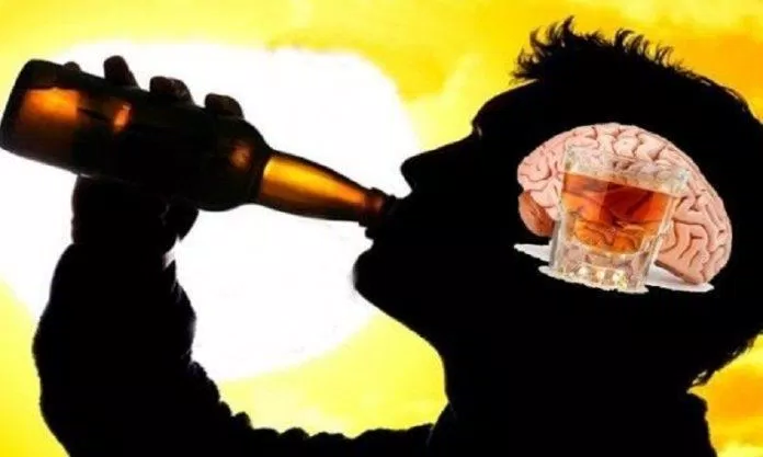 Rượu ảnh hưởng đến hệ thần kinh khiến bạn phản ứng chậm hơn (Nguồn: Internet)